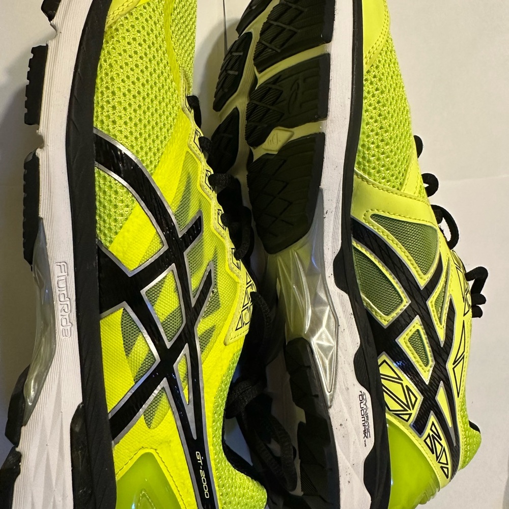 Final Price Drop Asics GT-2000 Fluorescent Yellow Running Shoes - Picture 2 of 13
